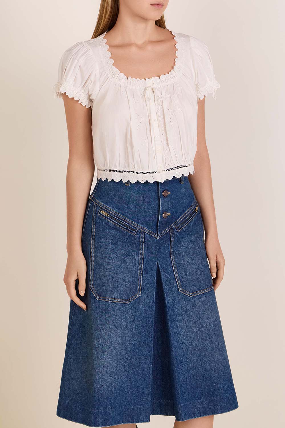 תמונת דוגמן קידמית של חולצת תחרה