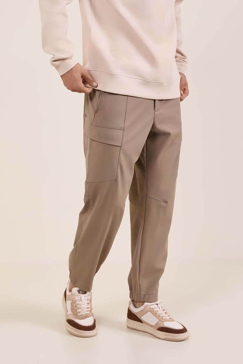 תמונת דוגמן קידמית של מכנסיים ארוכים