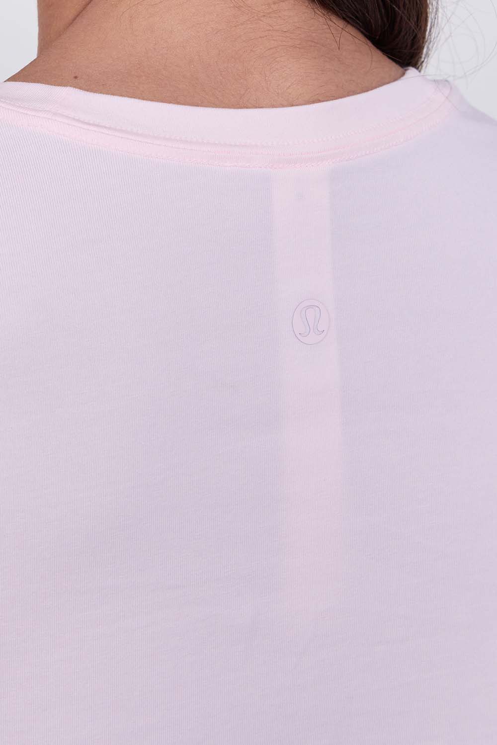 תמונת תקריב דוגמן של Love Long-Sleeve Shirt