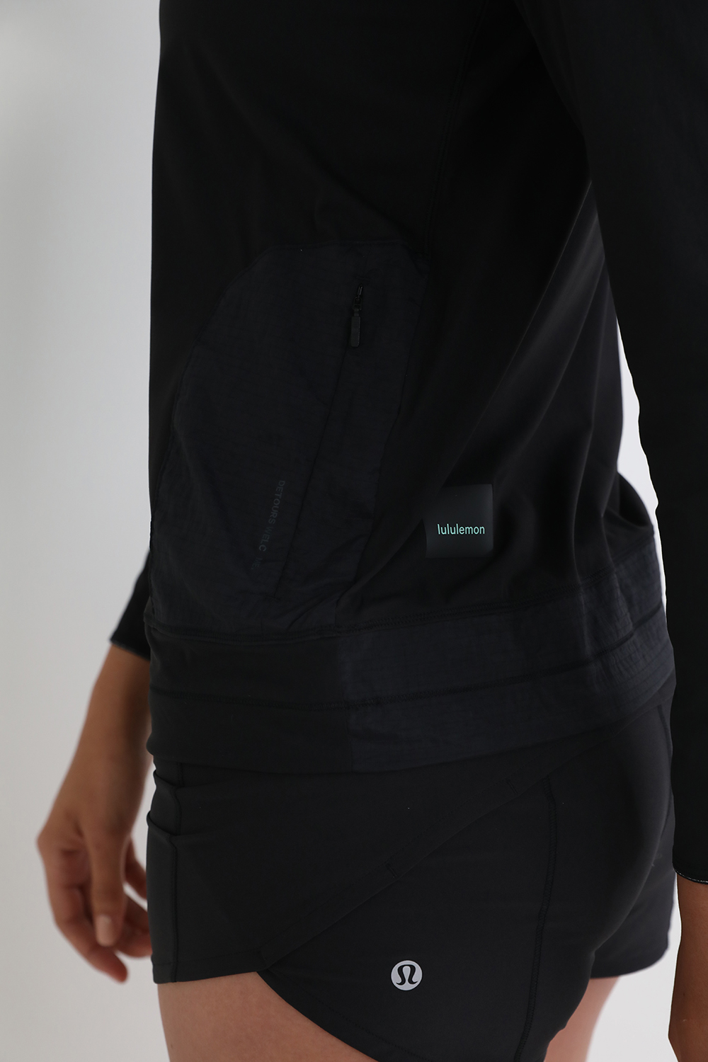 תמונת תקריב דוגמן של Nulux Mosquito Net Hiking Hoodie