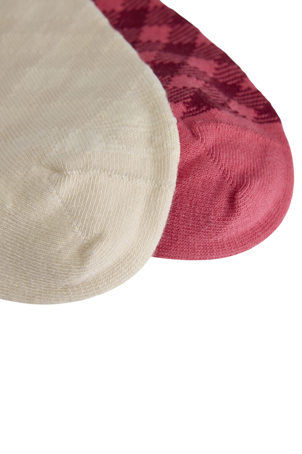 תמונת תקריב של גרביים  ווילס בונר X אדידס