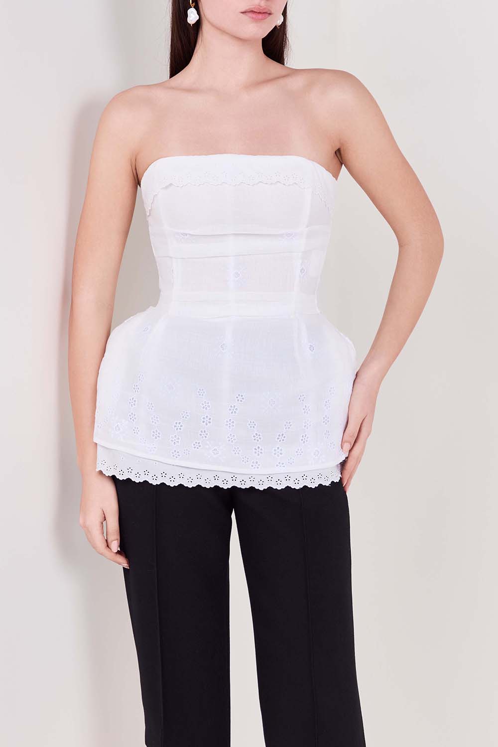 תמונת דוגמן קידמית של טופ סטרפלס