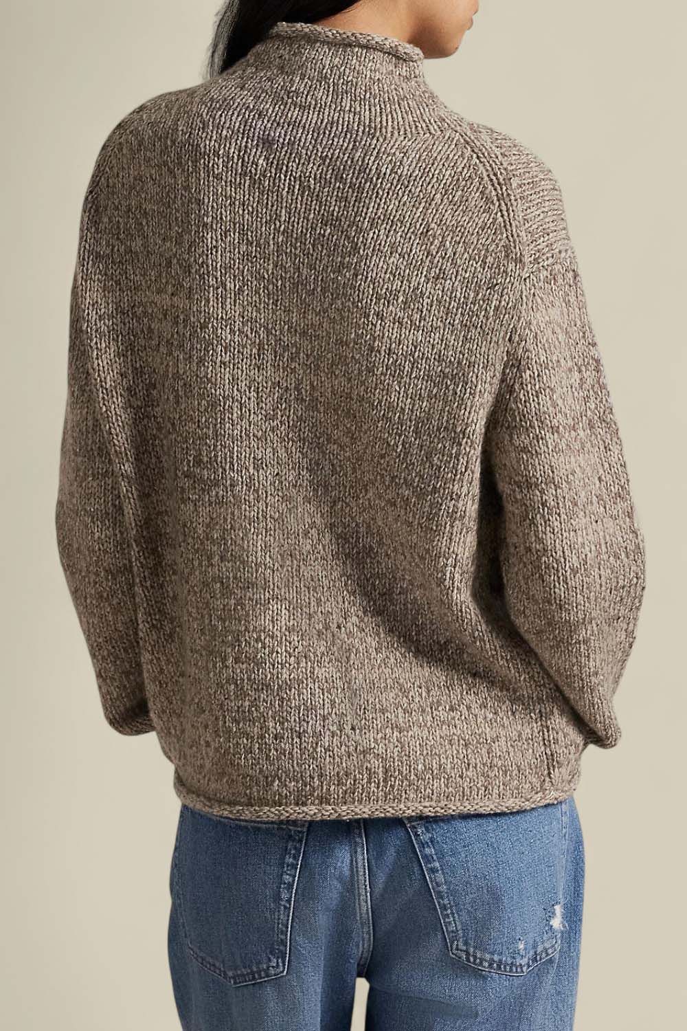 תמונת דוגמן אחורית של סריג צמר