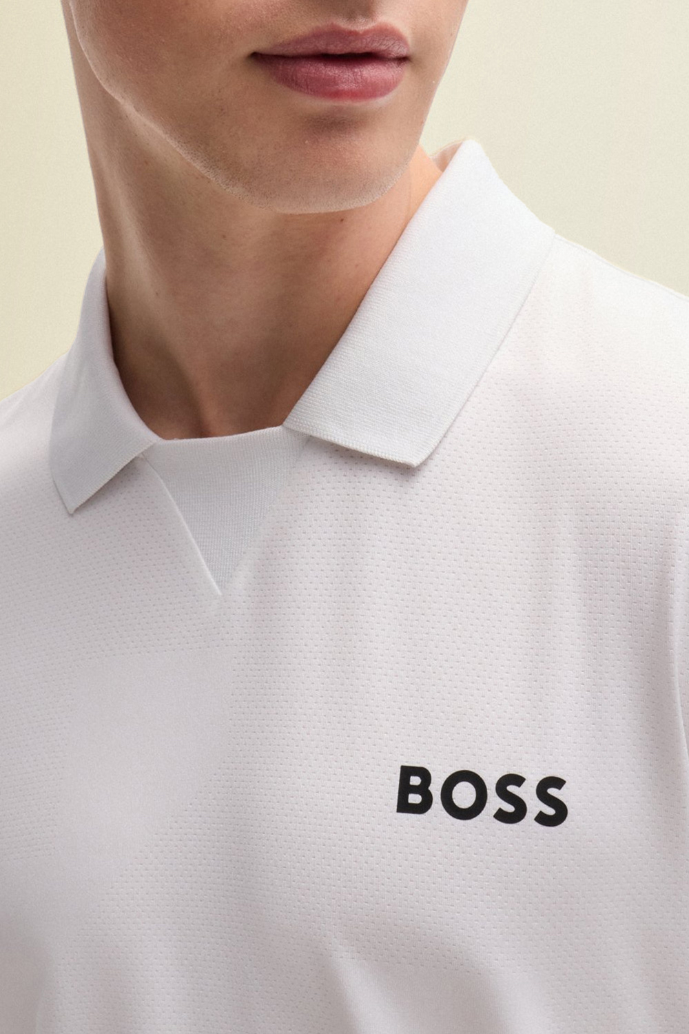 תמונת תקריב דוגמן של בוס X מתאו ברטיני חולצת פולו סלים