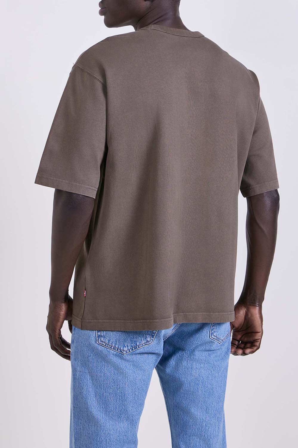 תמונת דוגמן אחורית של טי שירט אוברסייז