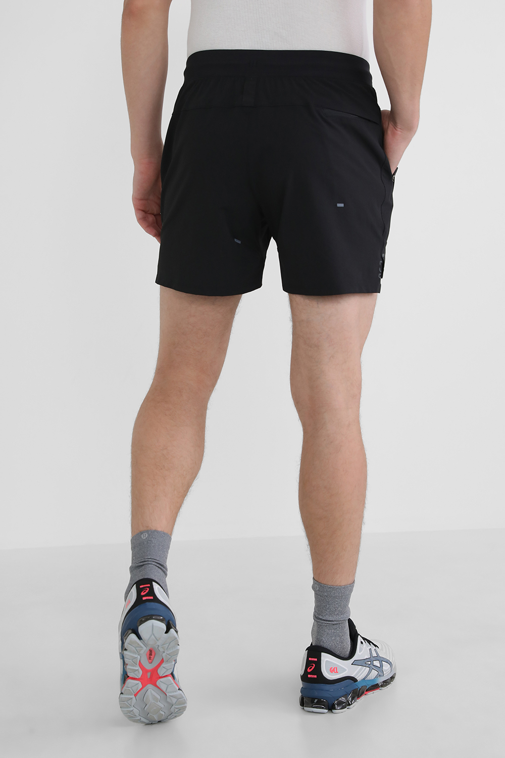 תמונת דוגמן אחורית של License to Train Linerless Short 5