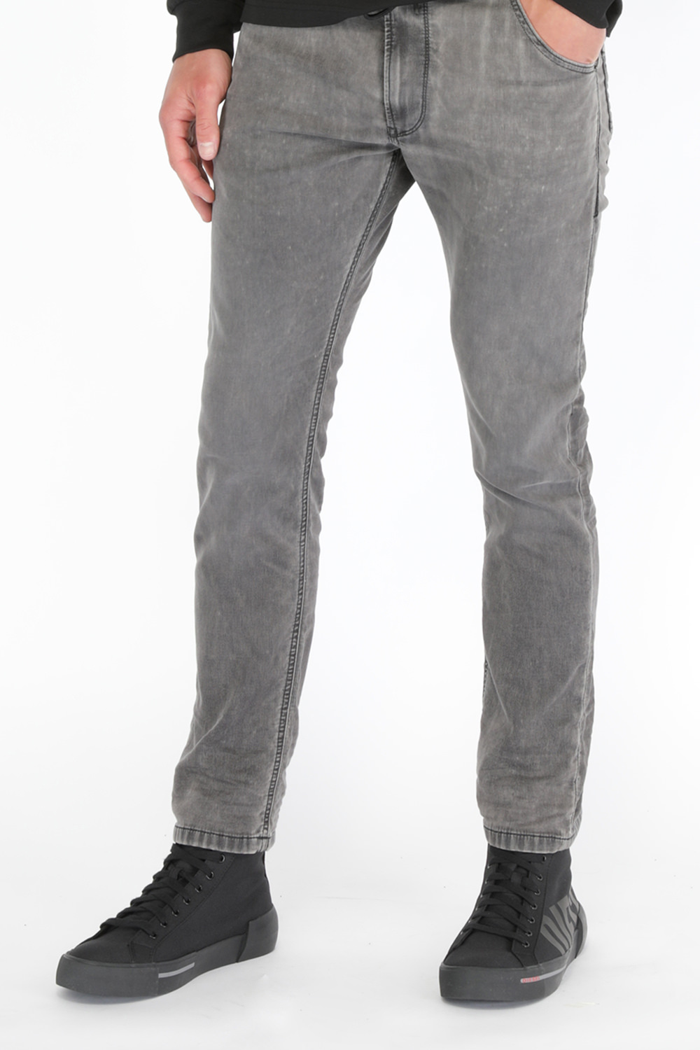 תמונת דוגמן קידמית של S-Dense Mid Cut Sneakers in Black