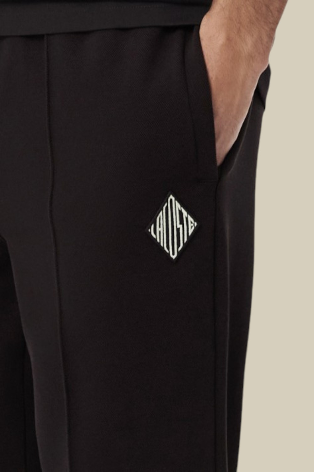 תמונת תקריב דוגמן של מכנסי ג'וגר