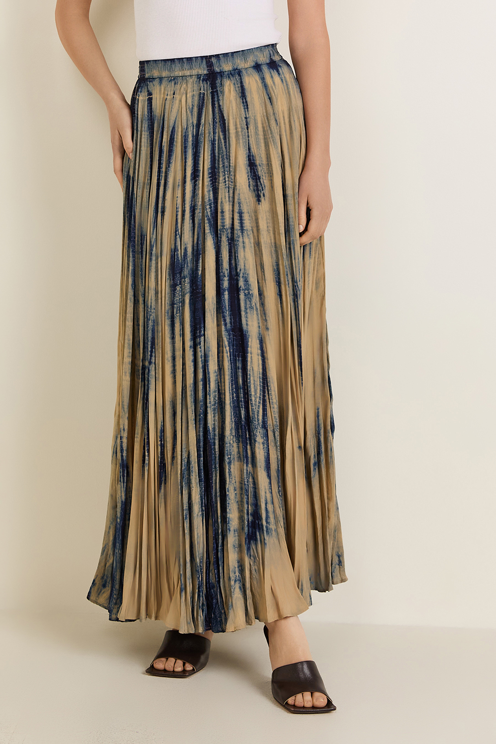 תמונת דוגמן קידמית של חצאית פליסה