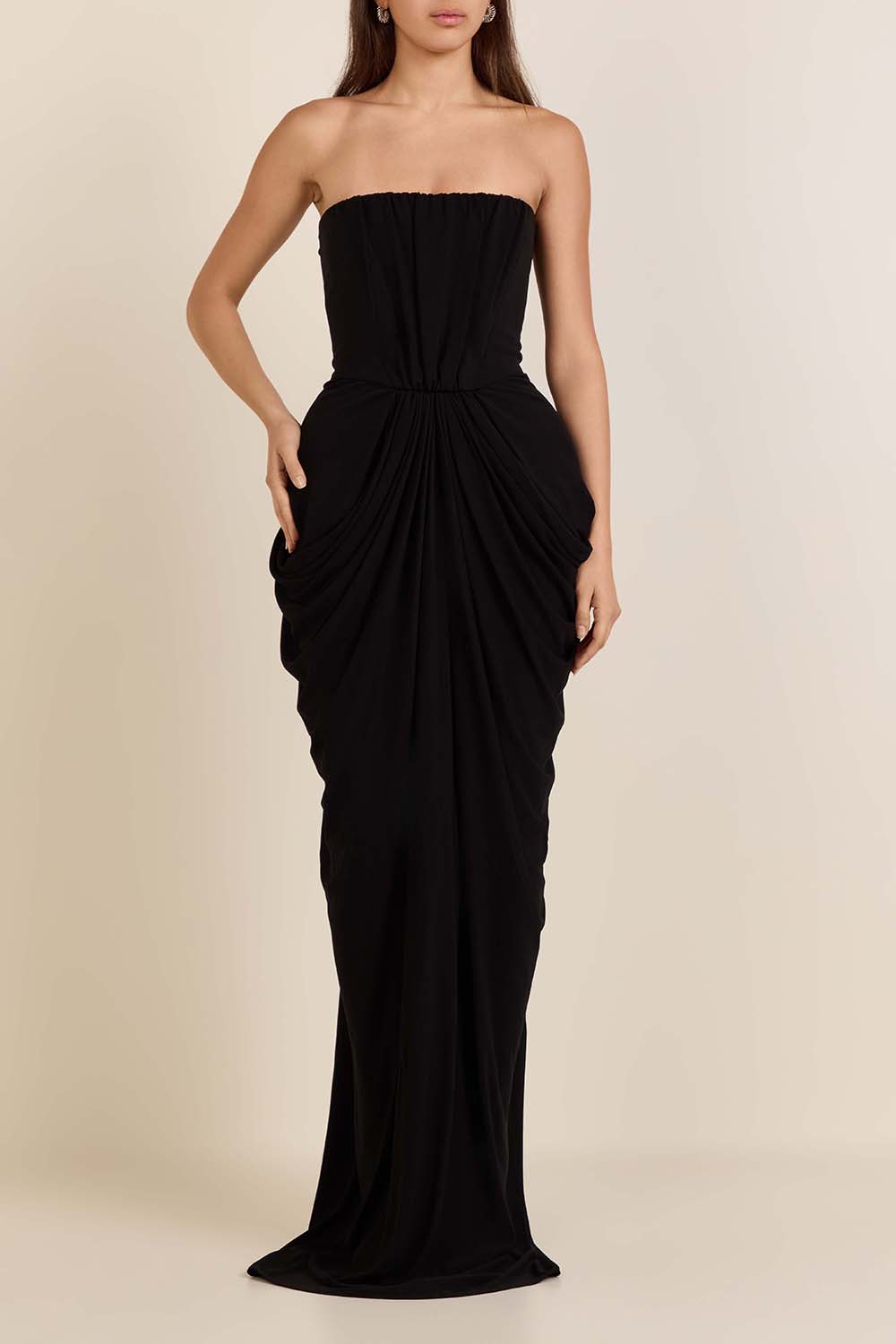 תמונת דוגמן קידמית של שמלת סטרפלס