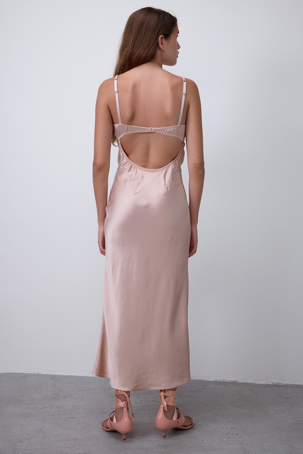 תמונת דוגמן אחורית של שמלת מקסי