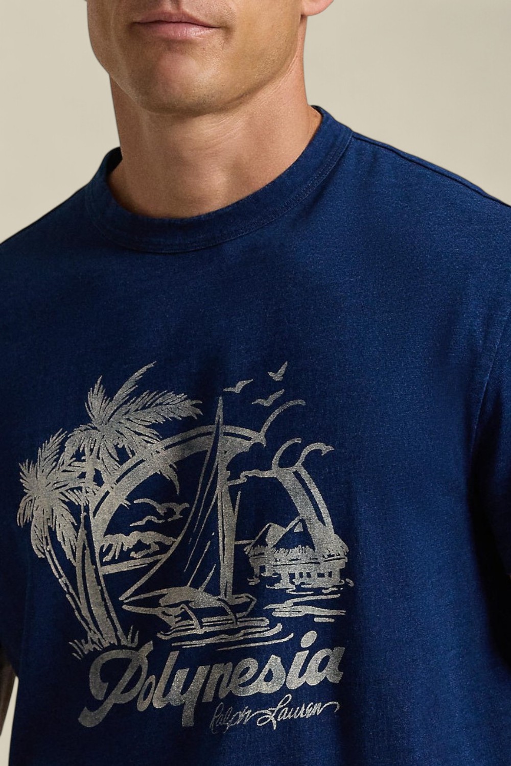 תמונת תקריב דוגמן של חולצת טי