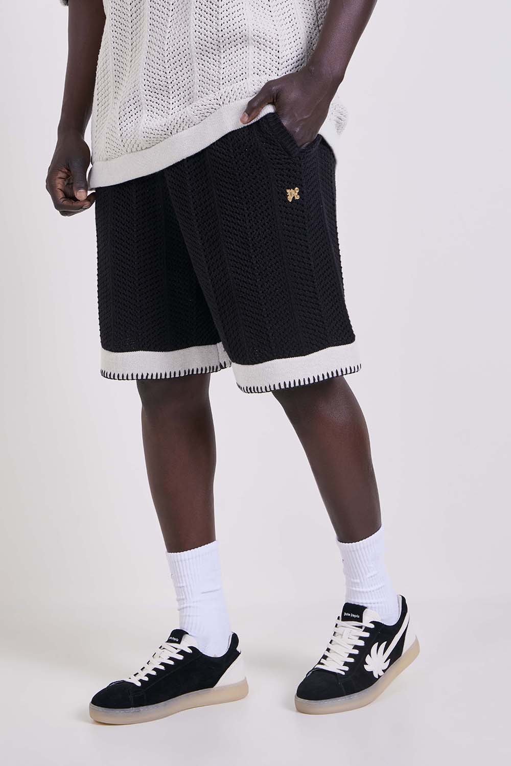 תמונת דוגמן קידמית של מכנסיים קצרים סרוגים