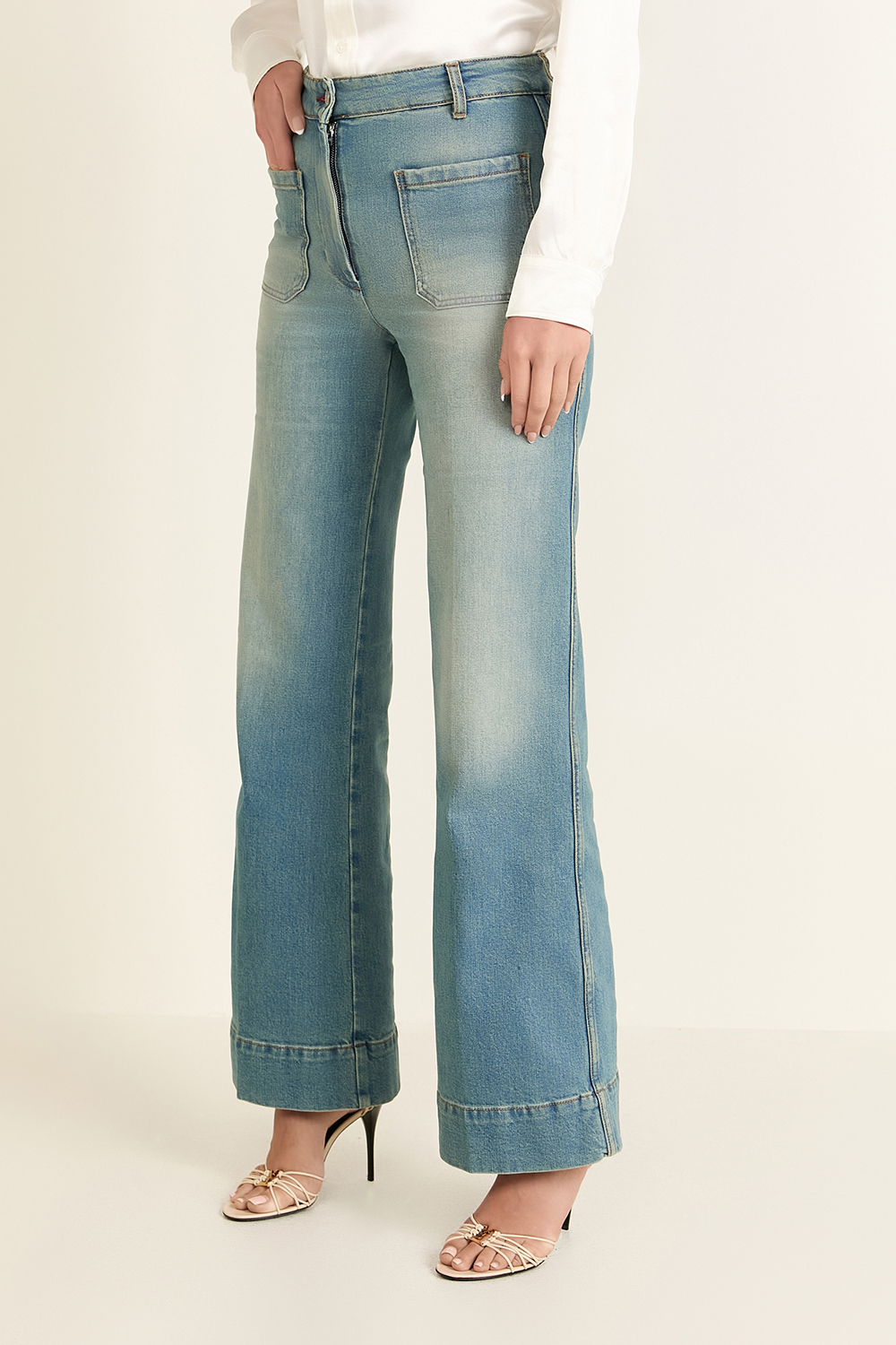 תמונת דוגמן קידמית של מכנסי ג'ינס אלינה בגזרה מתרחבת