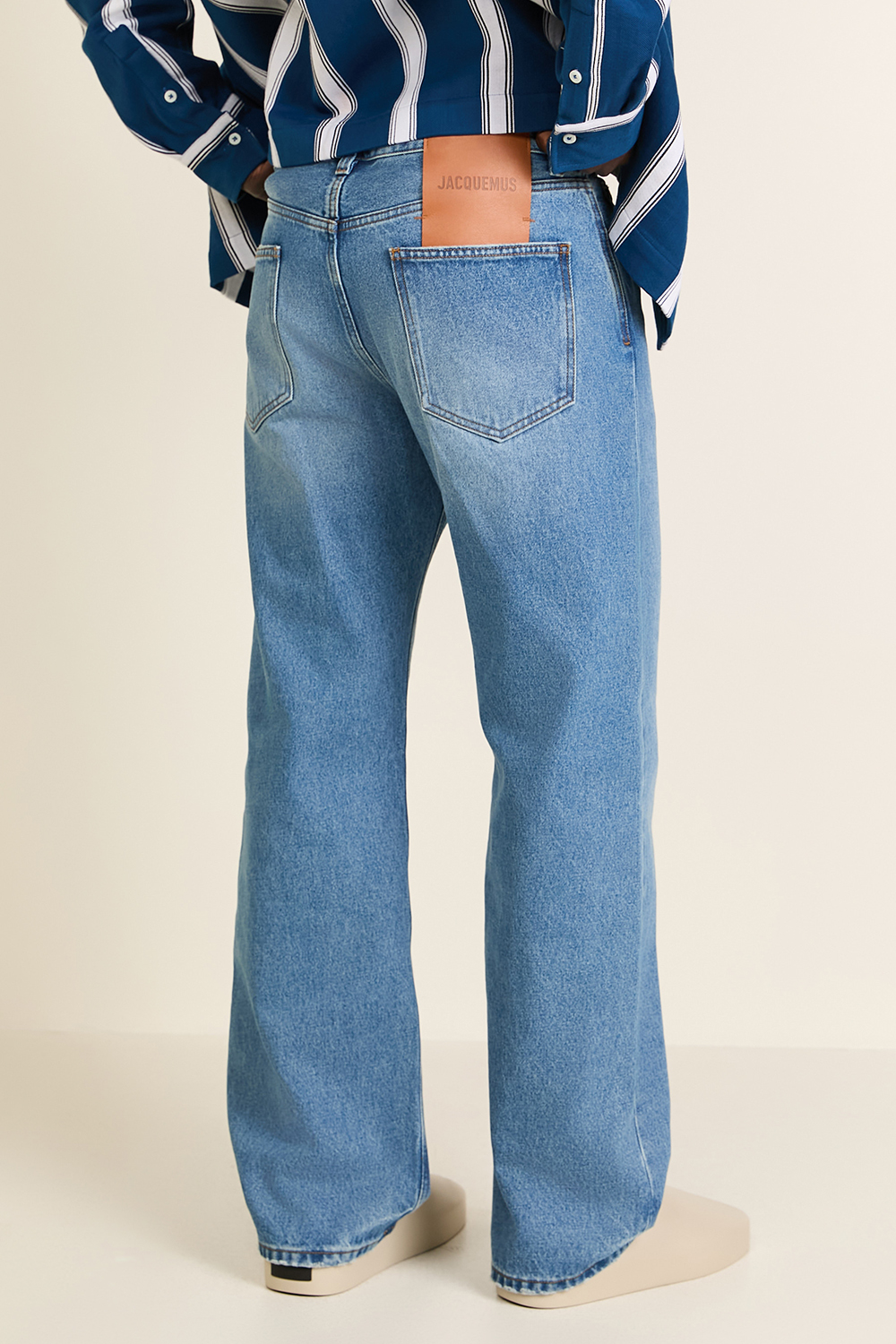 תמונת תקריב דוגמן של מכנסי ג'ינס לה דה נים דרואט