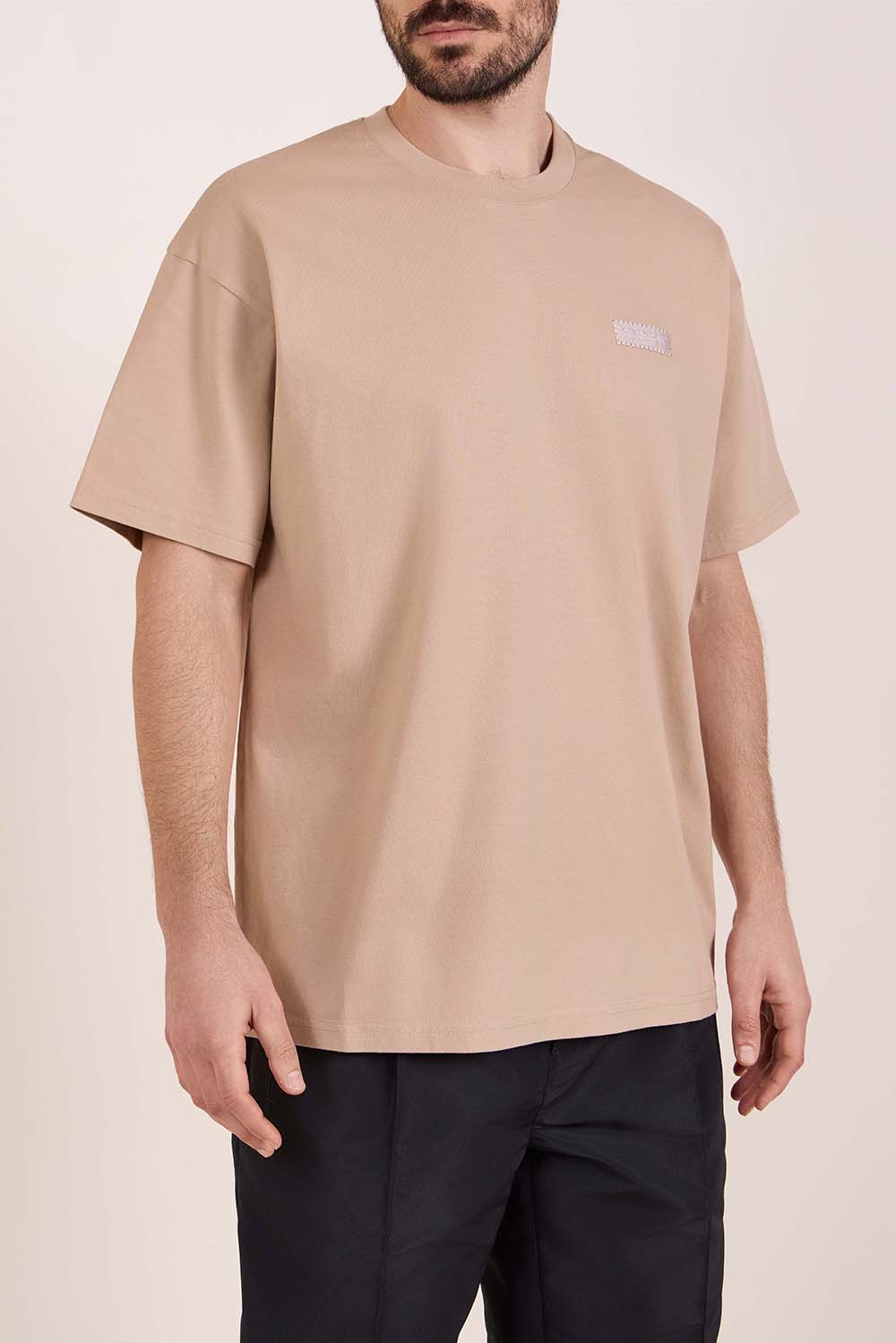 תמונת דוגמן קידמית של חולצת טי