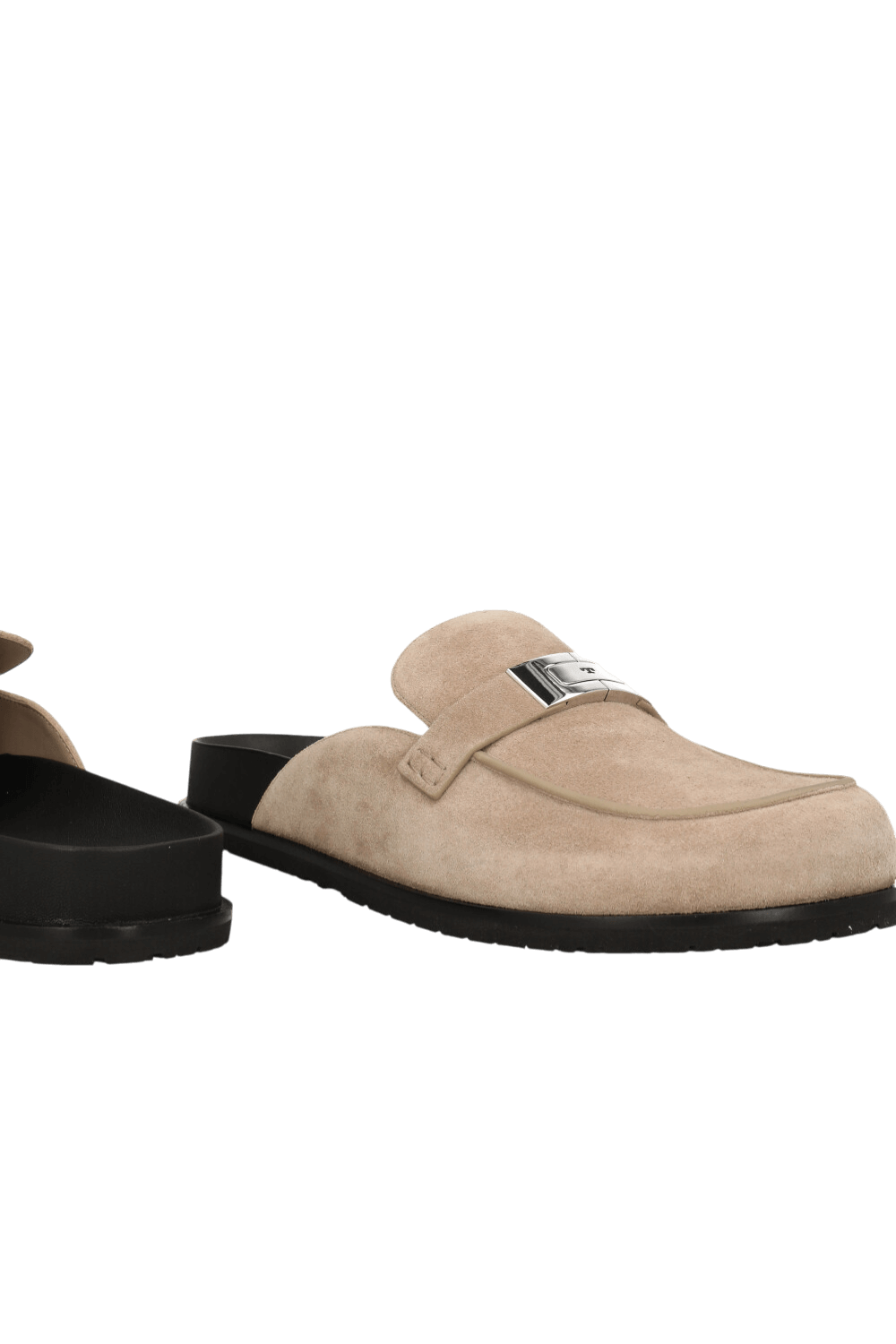 תמונת תקריב של נעלי מיולס