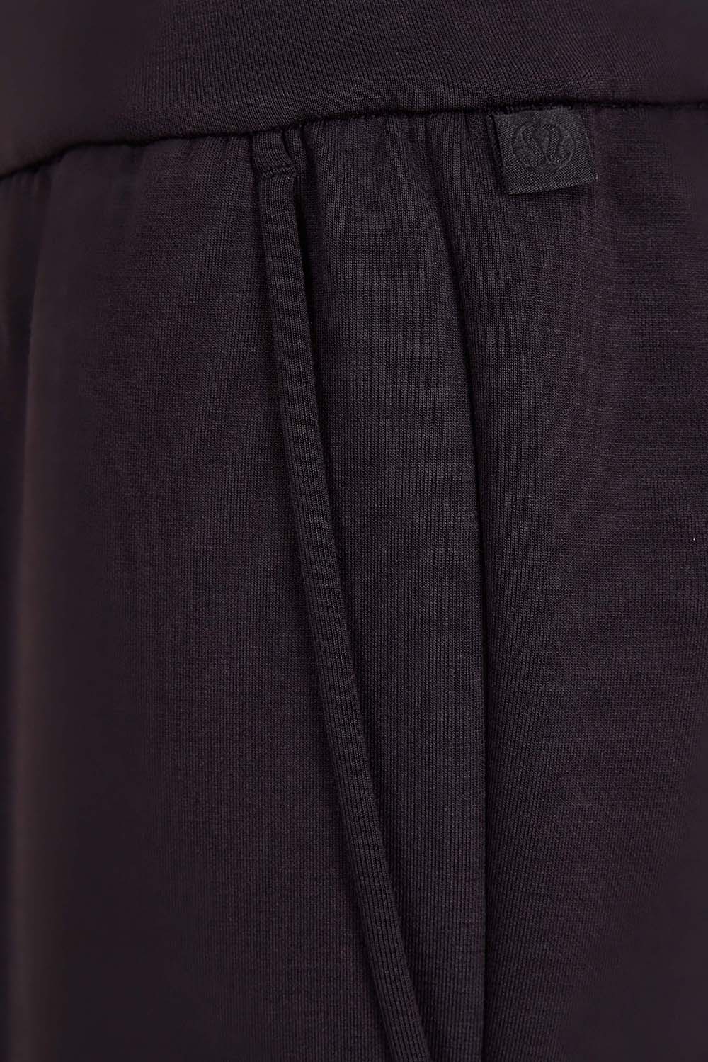 תמונת תקריב דוגמן של Smooth Spacer Pintuck Pant *Regular