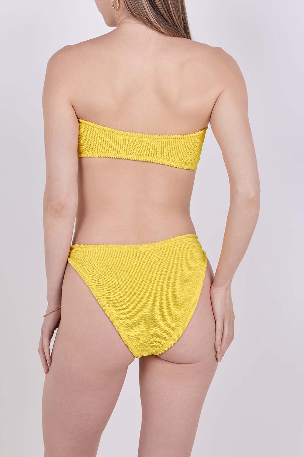 תמונת דוגמן אחורית של תחתון ביקיני