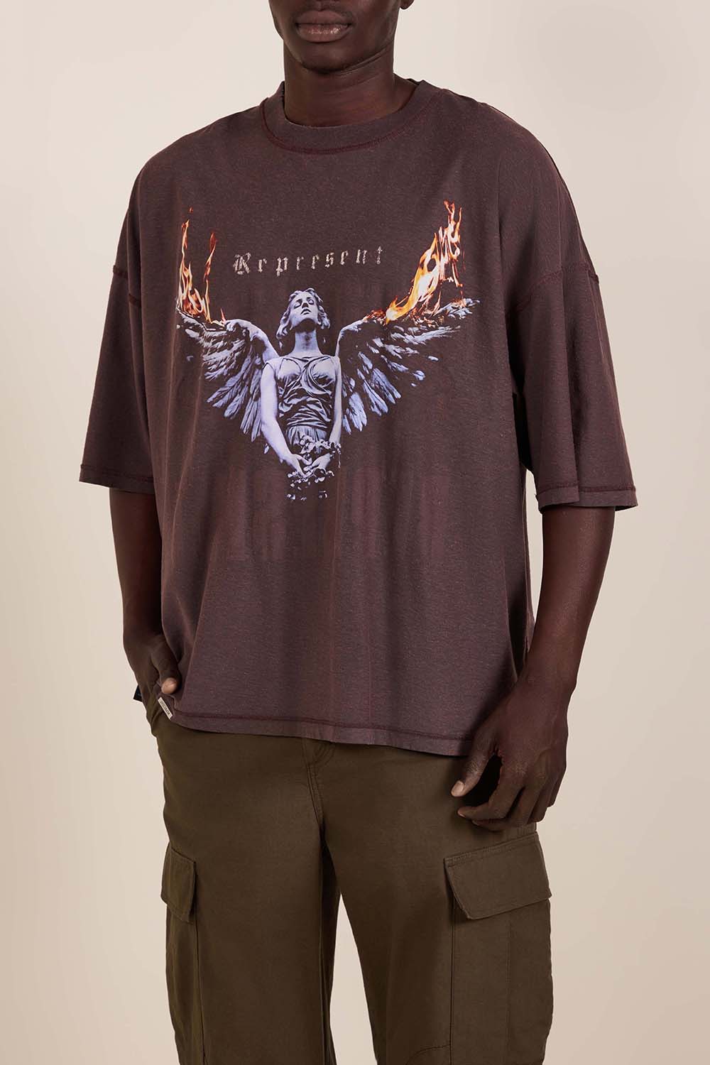 תמונת דוגמן אחורית של חולצת טי דו-צדדית