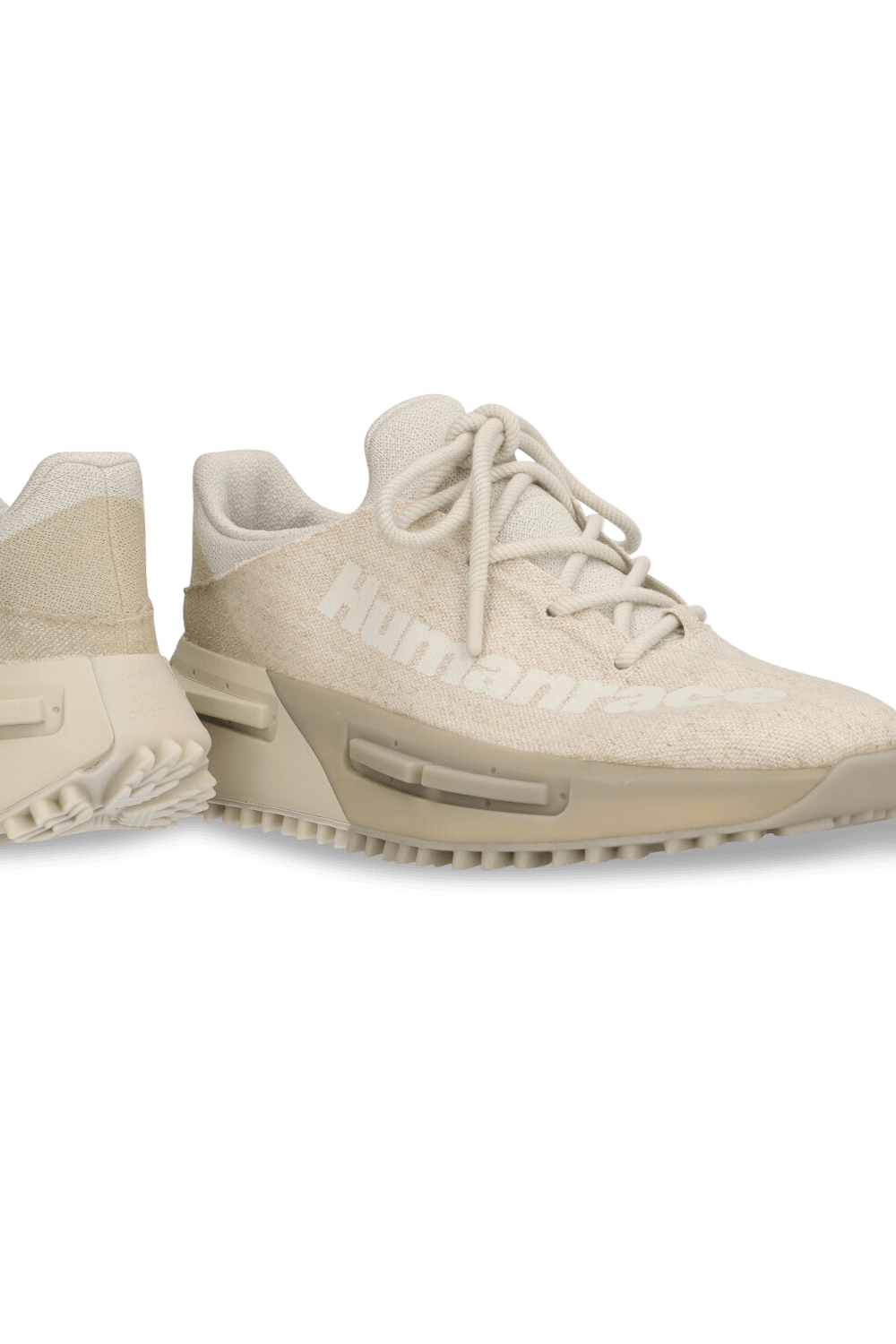 תמונת תקריב של נעלי סניקרס אם אן די