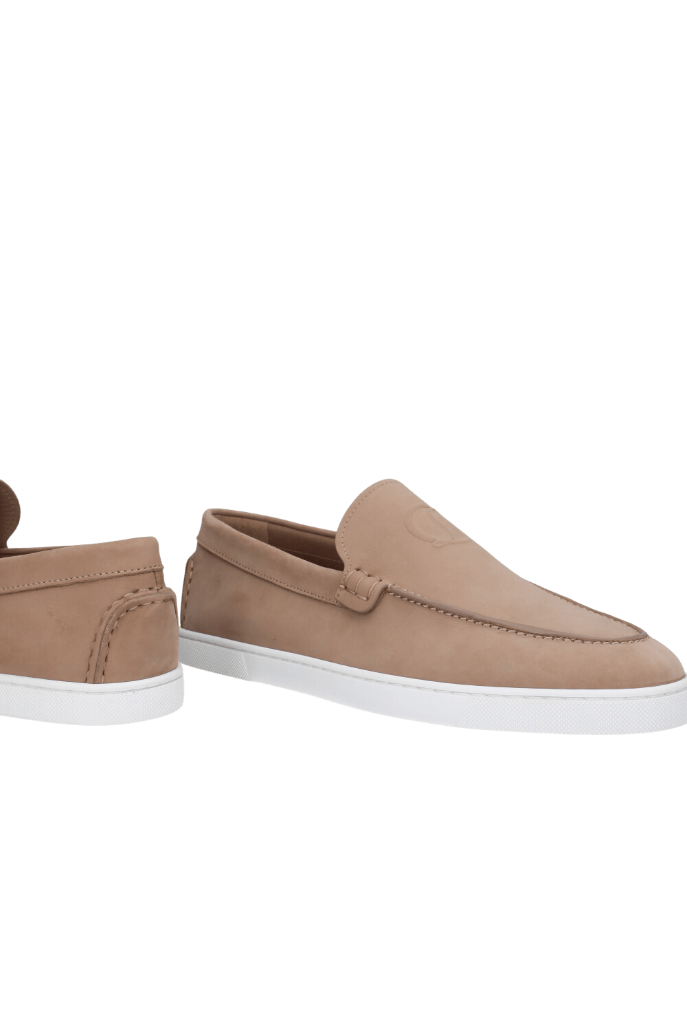 תמונת תקריב של נעלי מוקסינים עור