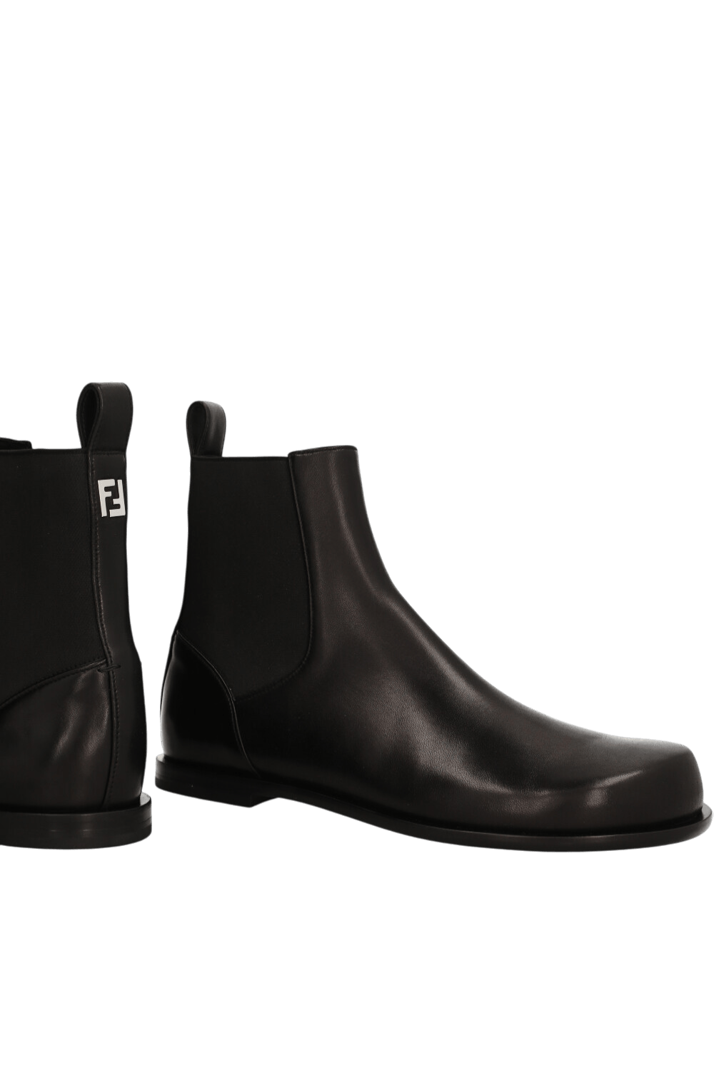 תמונת תקריב של מגפי עור