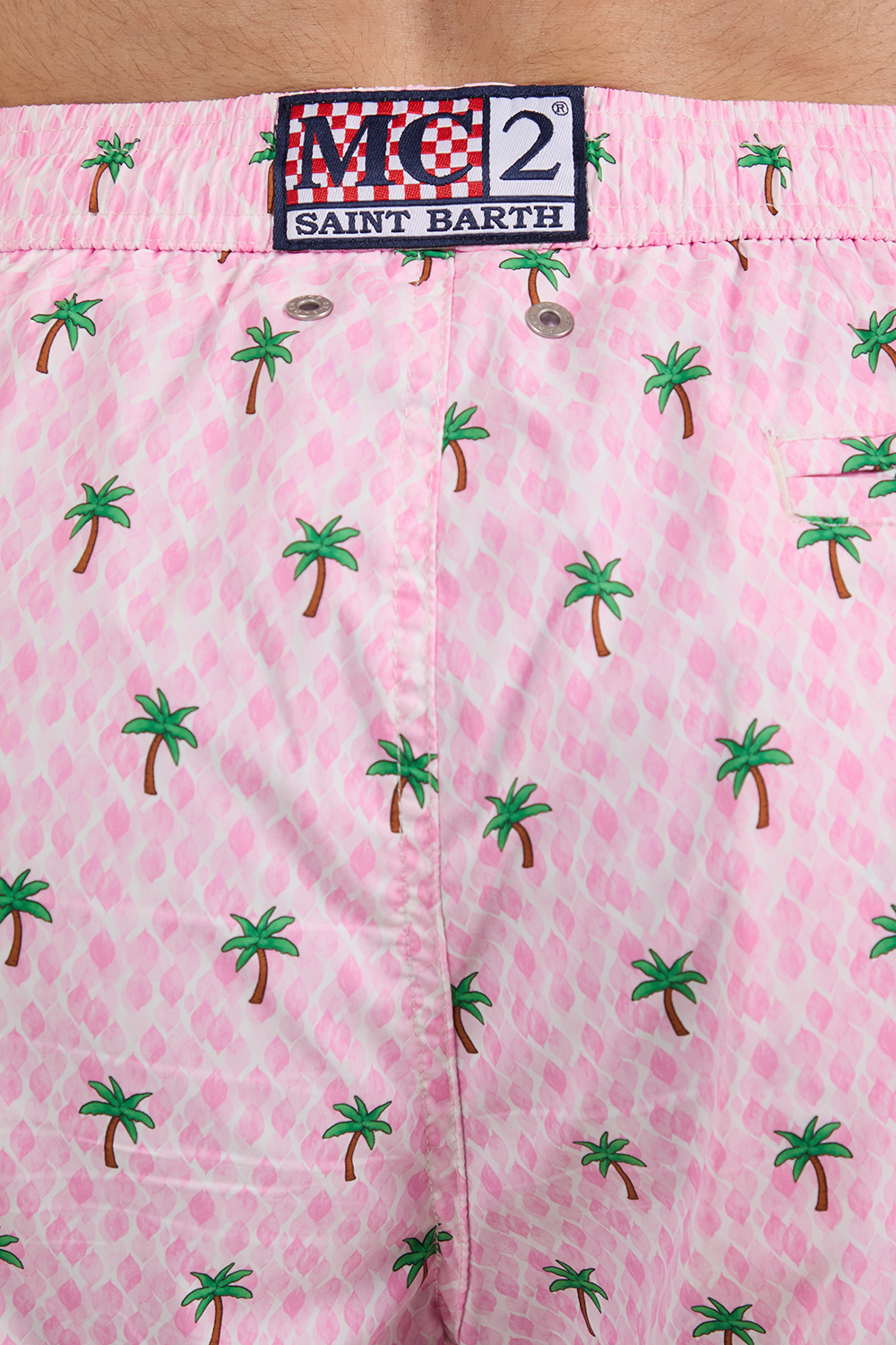 תמונת תקריב דוגמן של מכנסי בגד ים