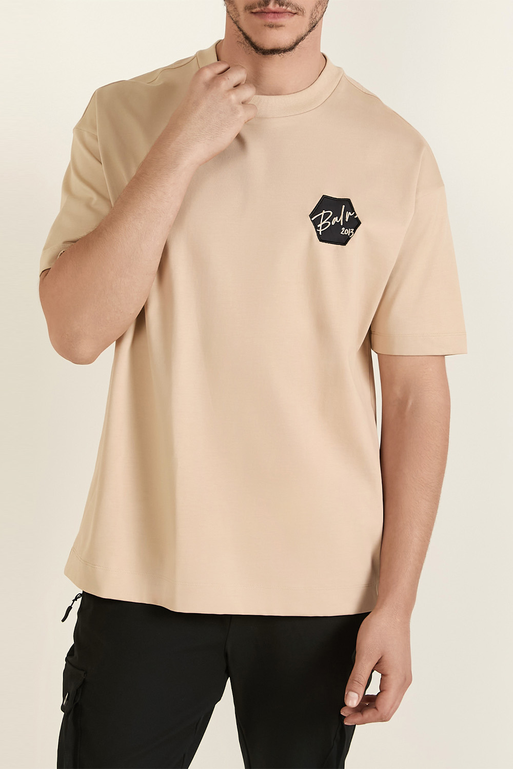 תמונת דוגמן קידמית של חולצת טי