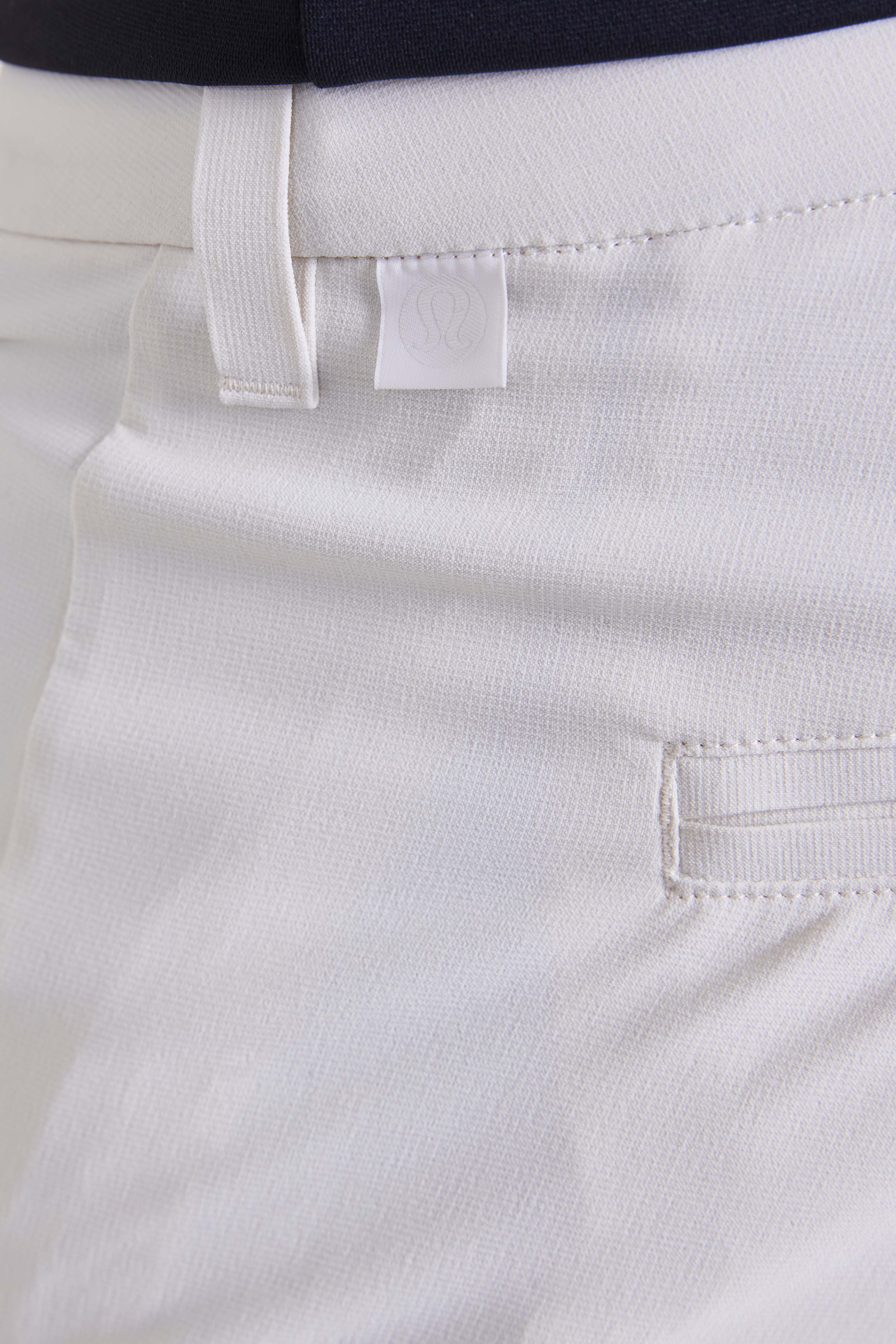 תמונת תקריב דוגמן של ABC Slim-Fit Golf Trouser 32L