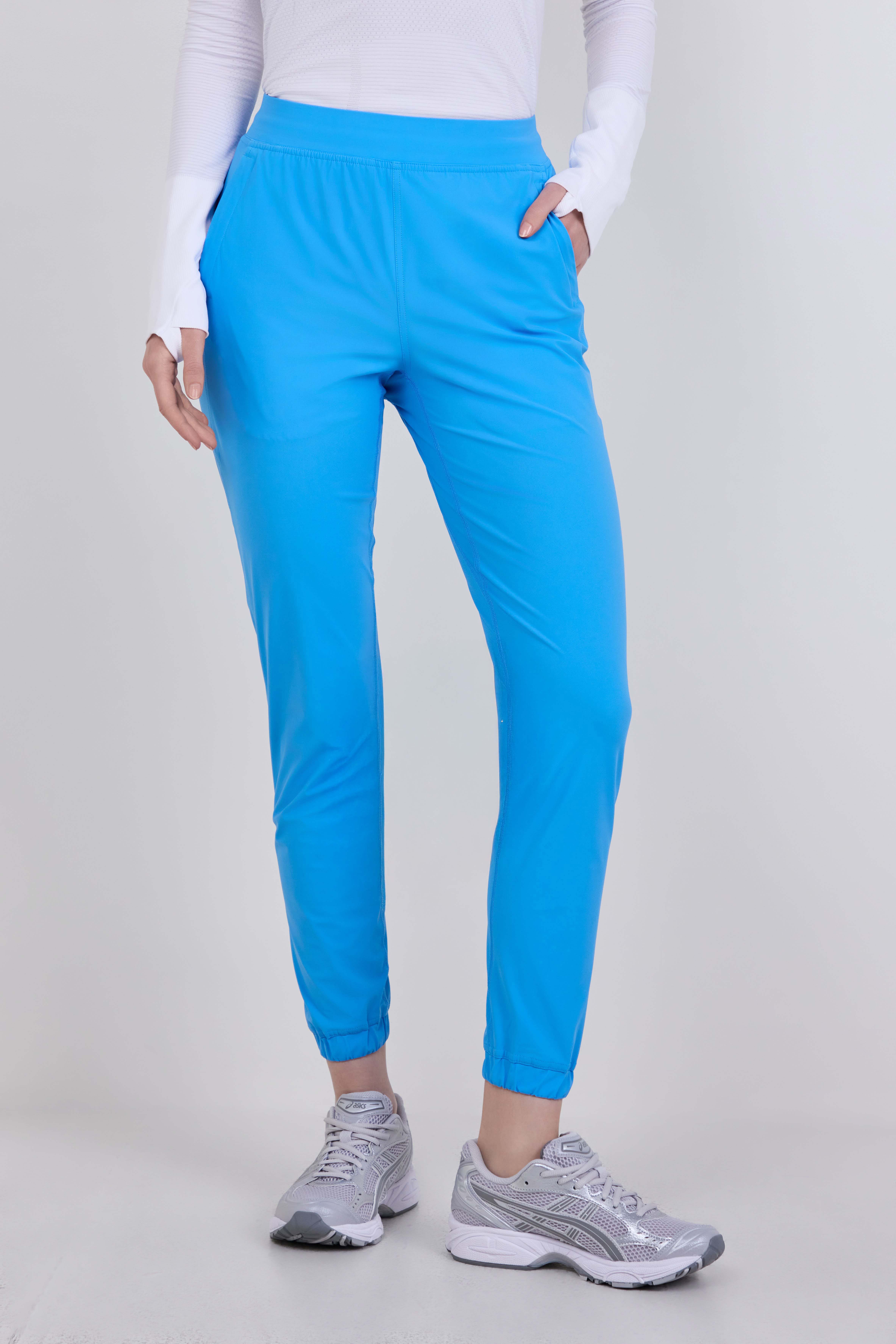 תמונת דוגמן קידמית של Adapted State High-Rise Jogger Regular