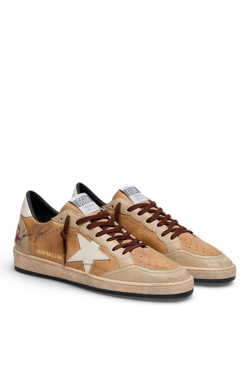 תמונה אחורית של נעלי סניקרס