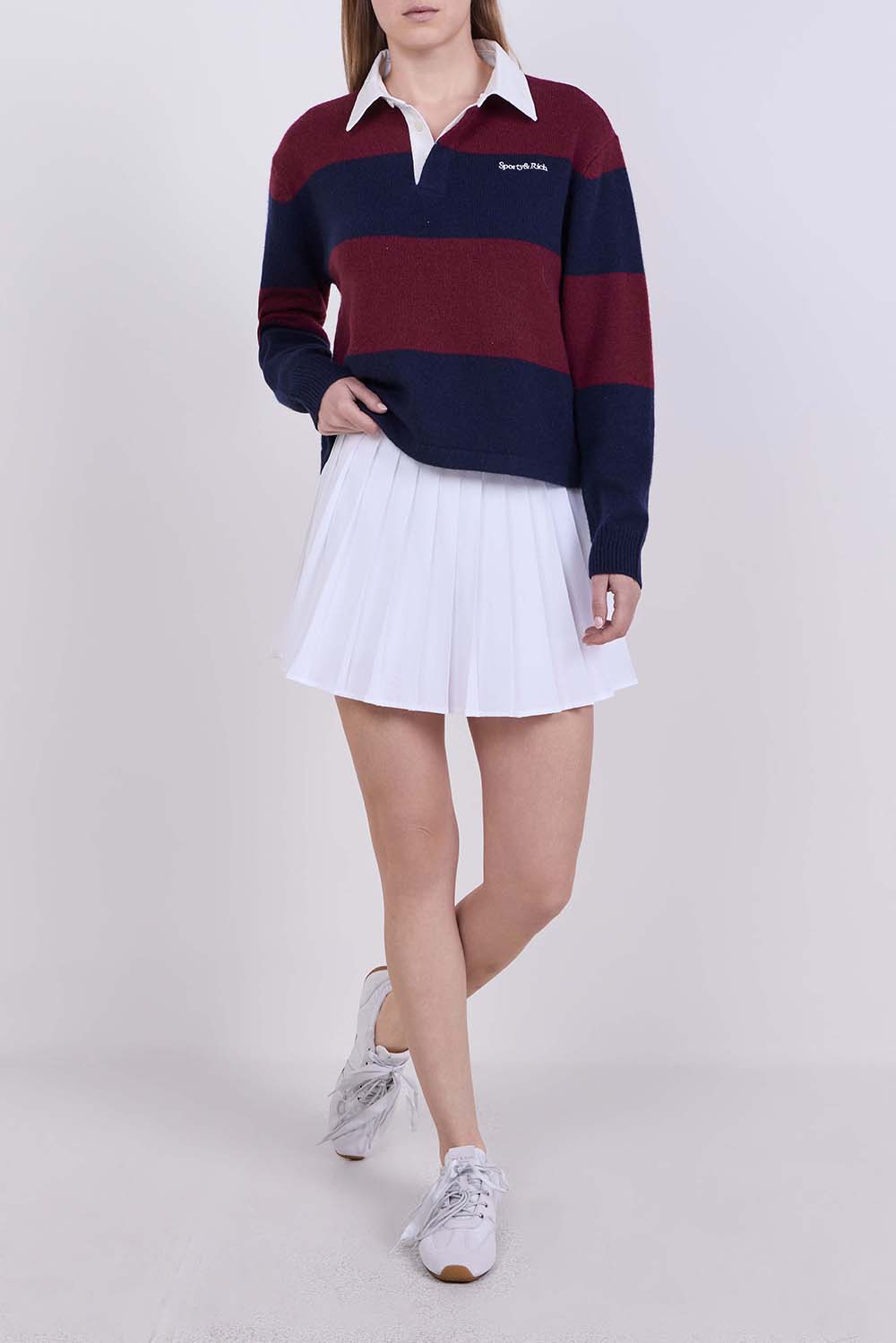 תמונת דוגמן קידמית של נעלי סניקרס