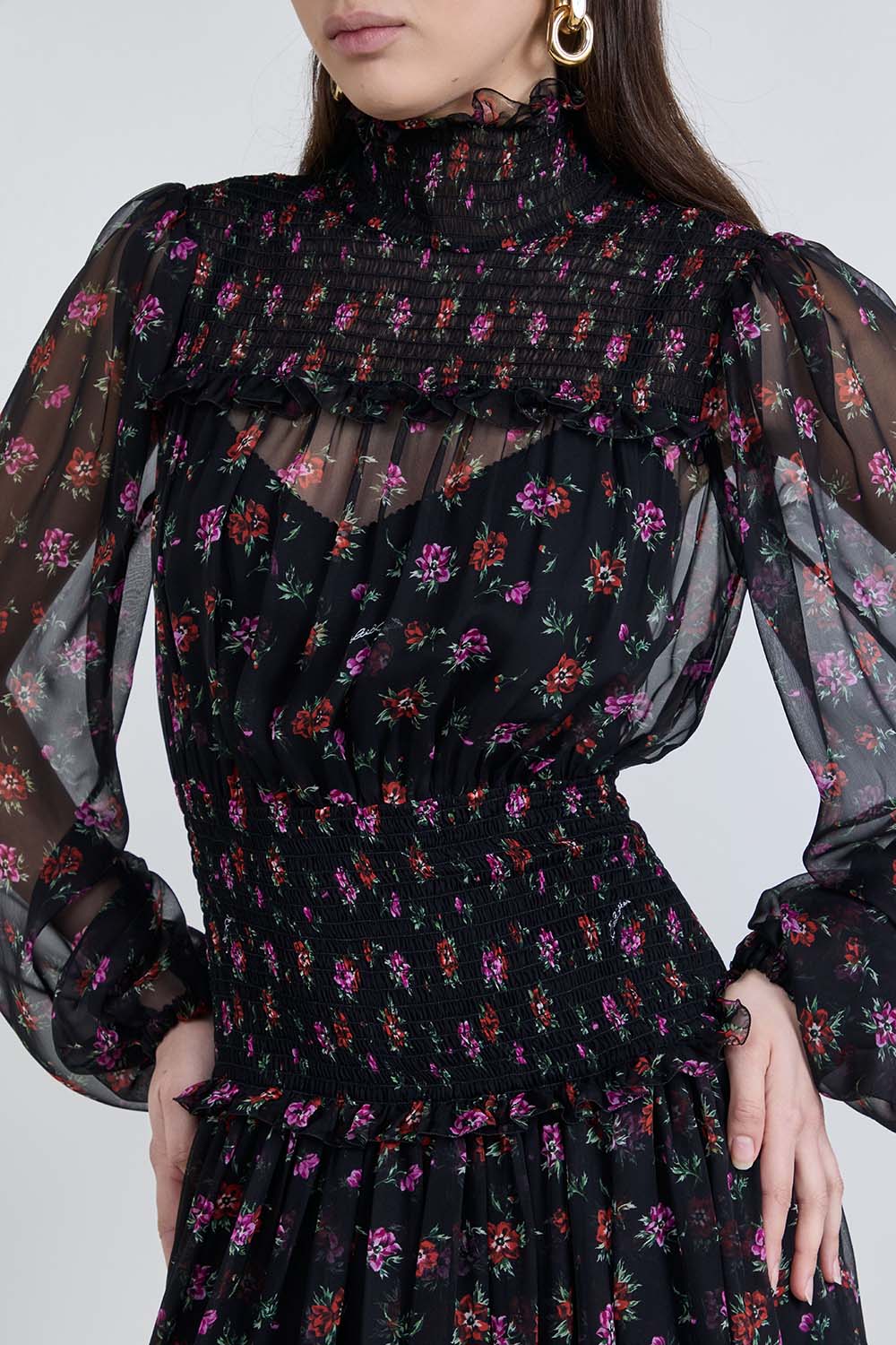 תמונת תקריב דוגמן של שמלת מקסי