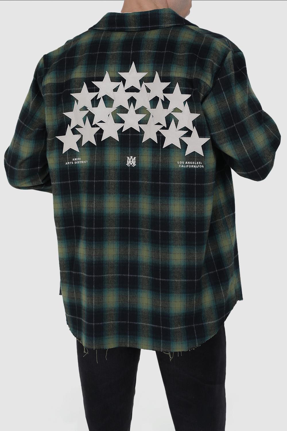 תמונת דוגמן אחורית של חולצת פלנל מכופתרת