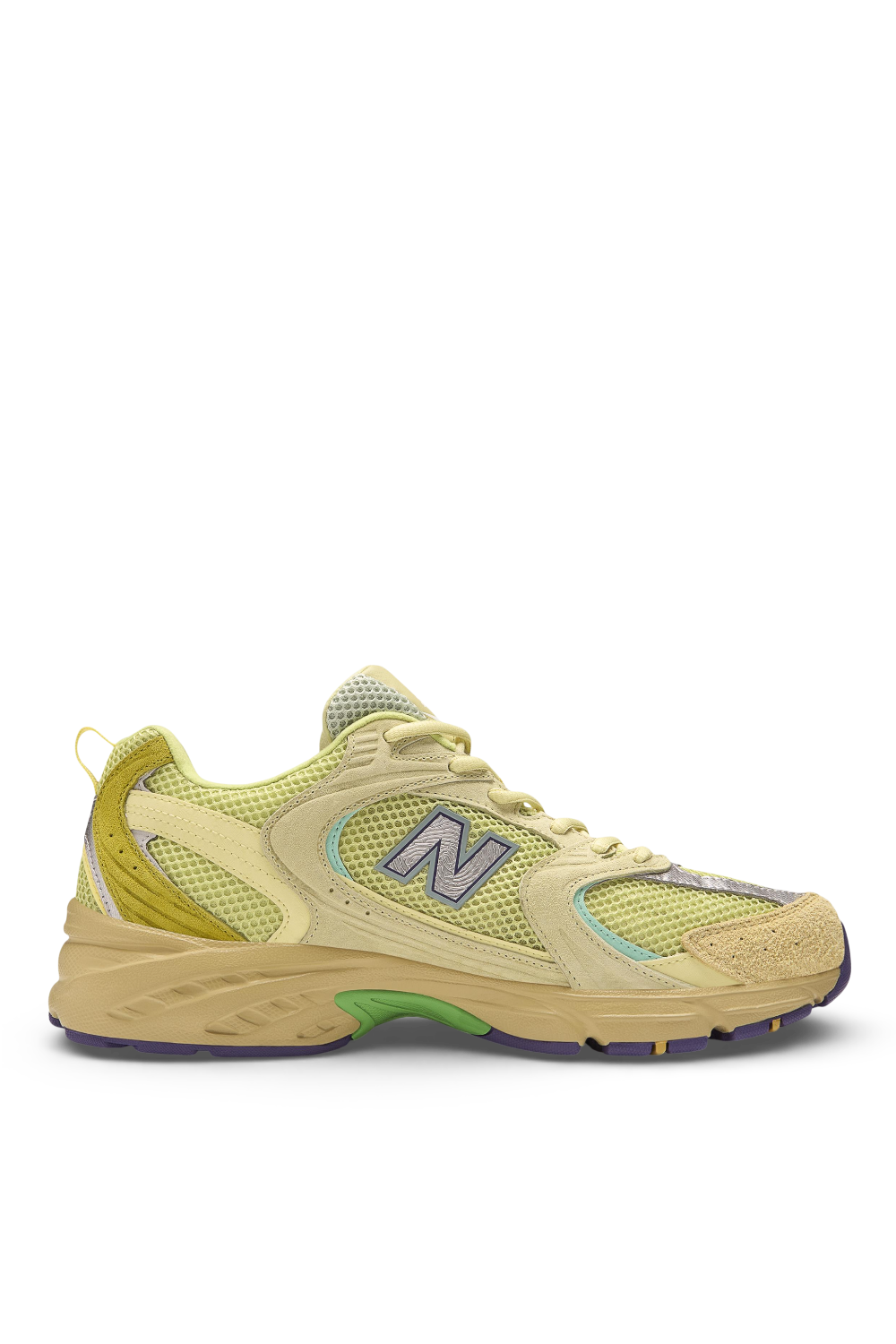 תמונה קידמית של נעלי סניקרס 530