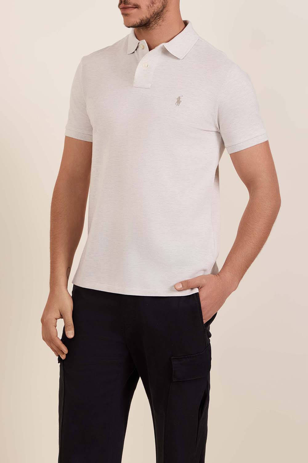 תמונת דוגמן קידמית של חולצת פולו