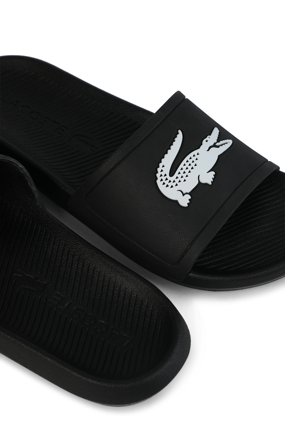 תמונת תקריב של כפכפי סליידס