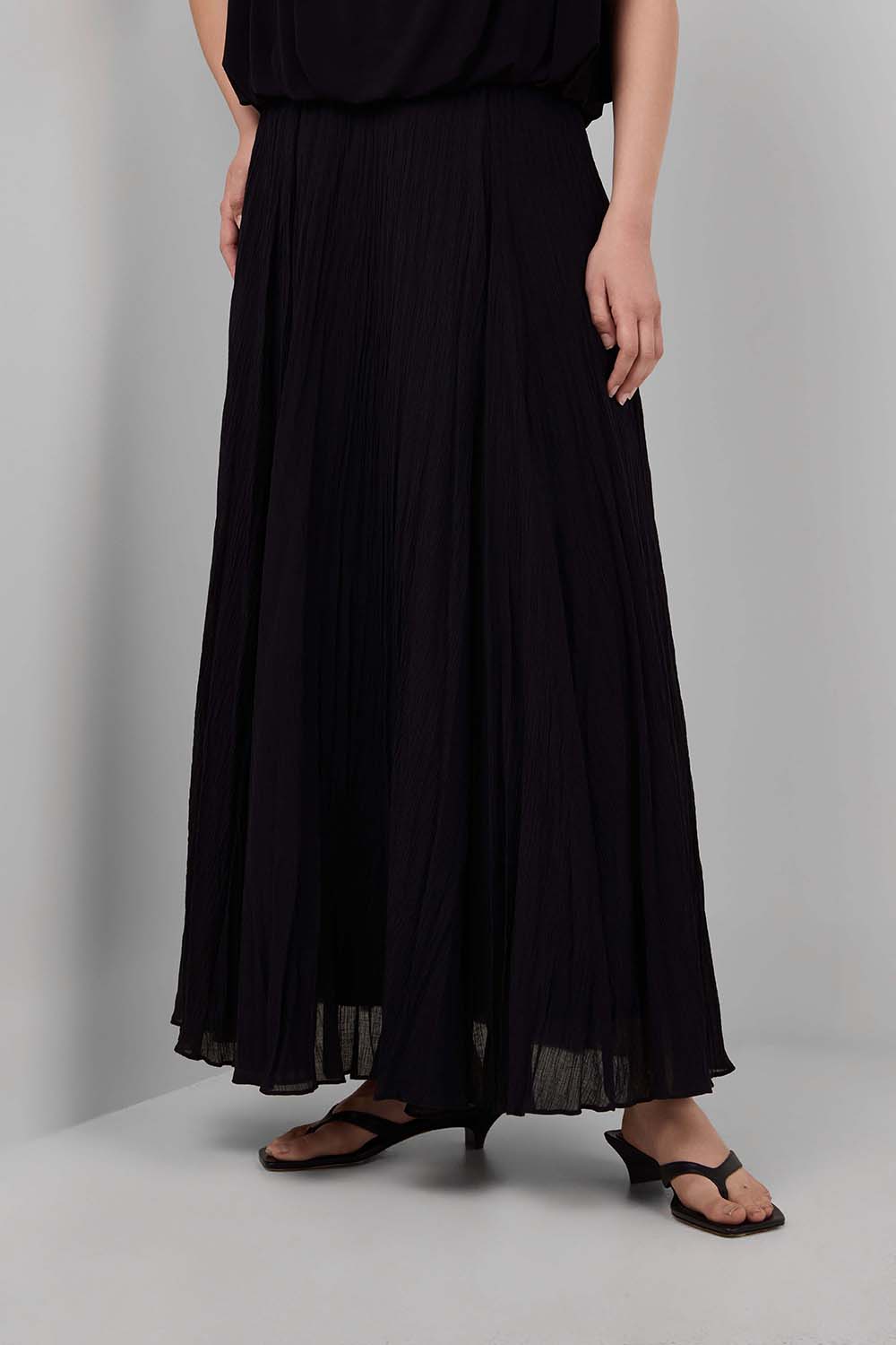 תמונת דוגמן קידמית של חצאית מקסי פליסה