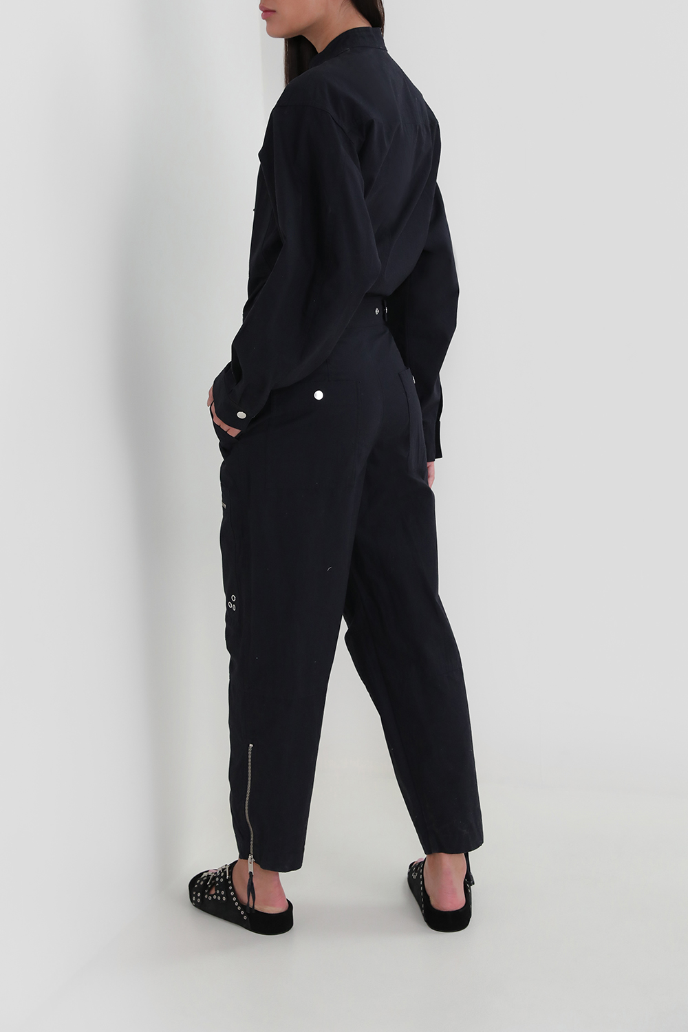 תמונת דוגמן אחורית של אוברול ארוך