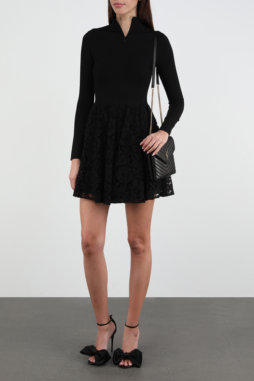 תמונת דוגמן קידמית של תיק מעור קווילט בגוון שחור