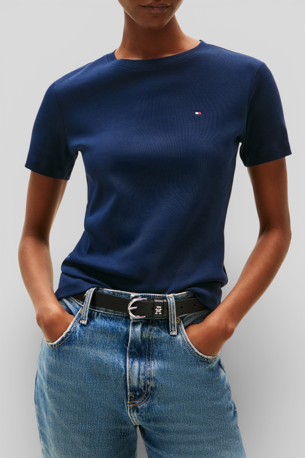 תמונת דוגמן קידמית של חולצת טי