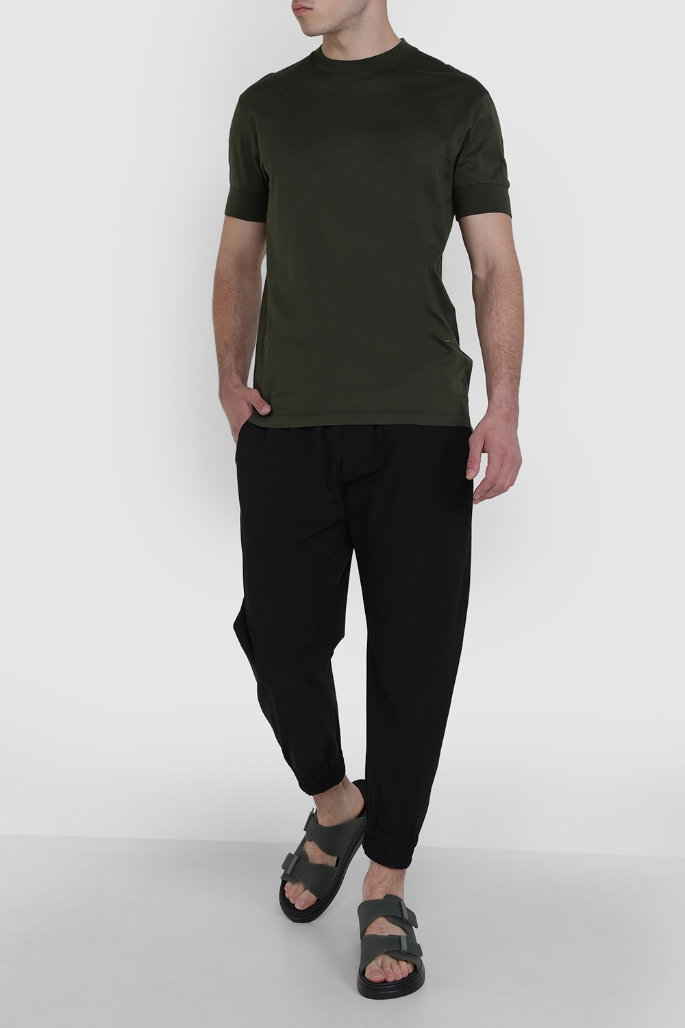 תמונת דוגמן קידמית של כפכפי סליידס