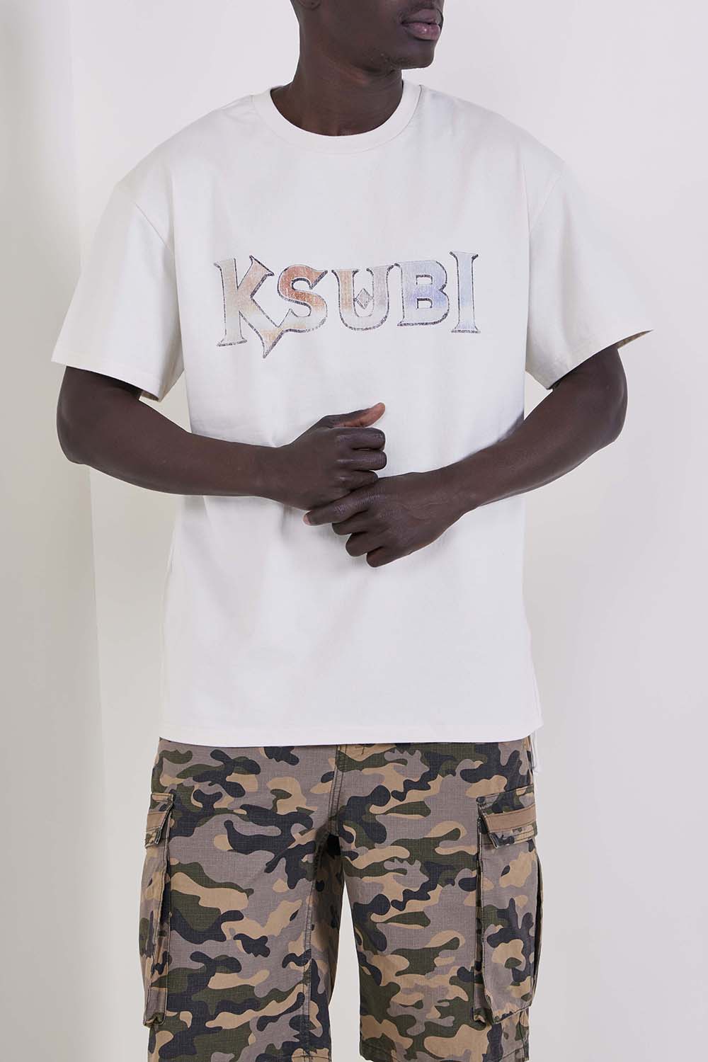 תמונת דוגמן קידמית של חולצת טי אוברסייז