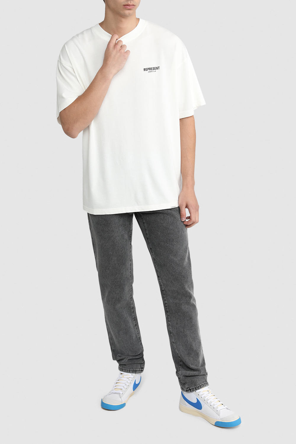 תמונת דוגמן קידמית של נעלי סניקרס בלייזר פרו קלאב