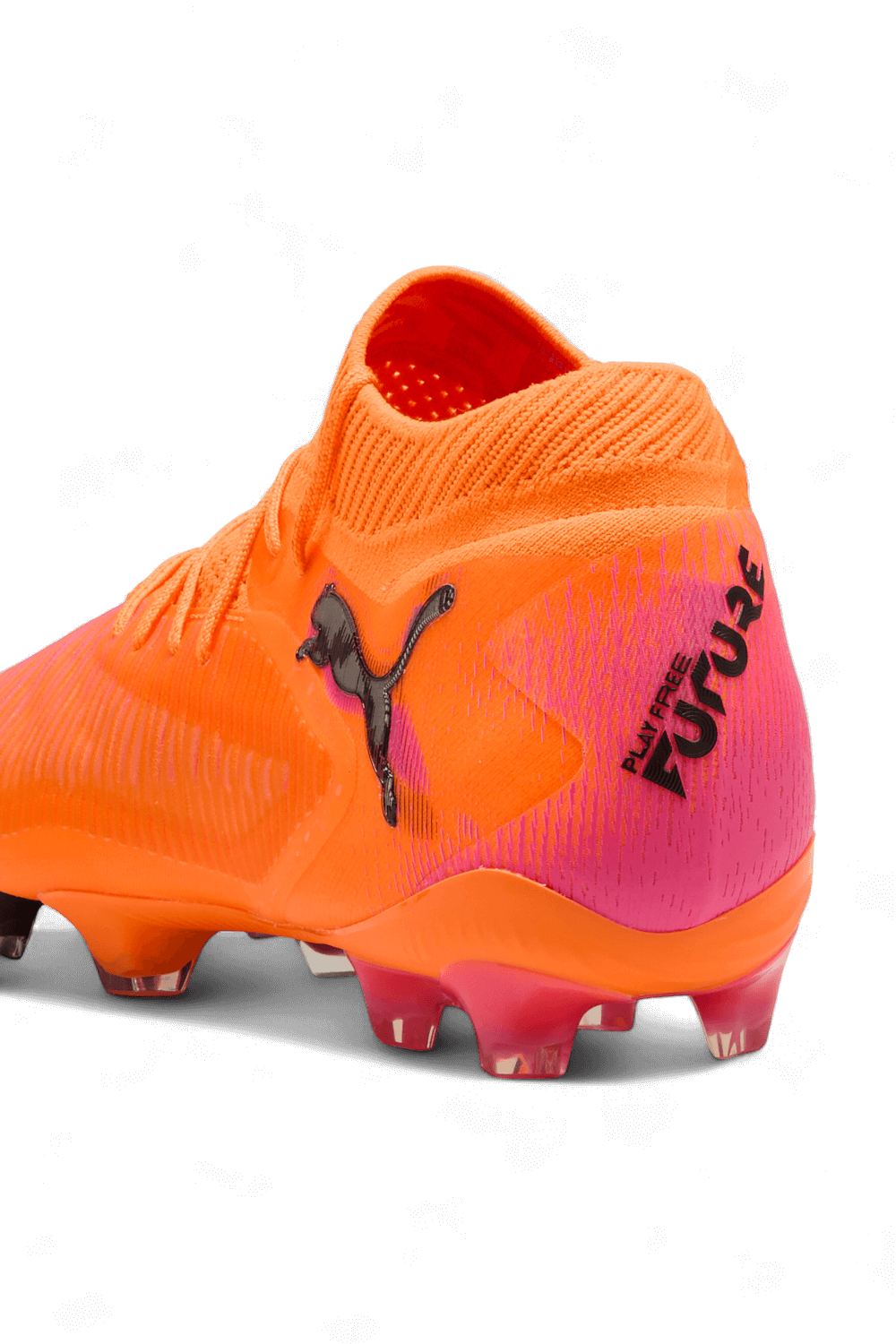 תמונת תקריב של נעלי כדורגל פיוצ'ר 8