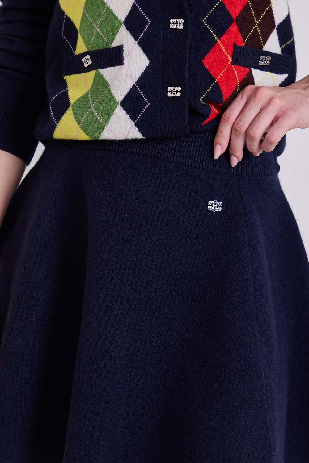 תמונת תקריב דוגמן של חצאית צמר