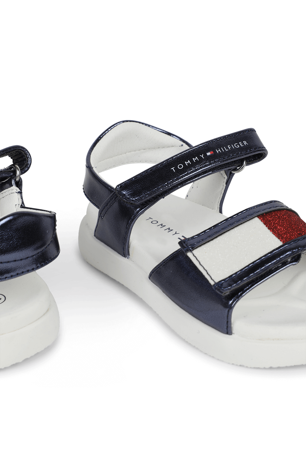 תמונת תקריב של מידות 24-29 סנדלים כחולים מטאליים עם רצועה מנצנצת