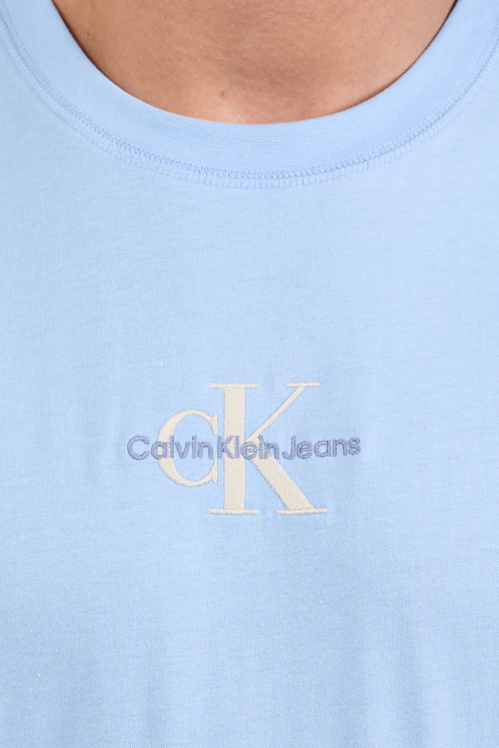 תמונת תקריב דוגמן של חולצת טי