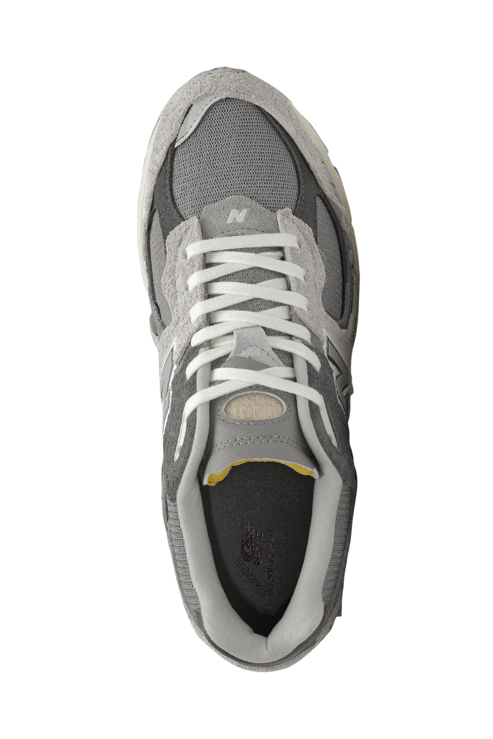 תמונת תקריב של נעלי סניקרס 2002